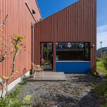 Terraced House With Carport And Sunny Outdoor Areas *
