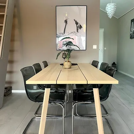 Terraced House With Carport And Sunny Outdoor Areas * Stavanger